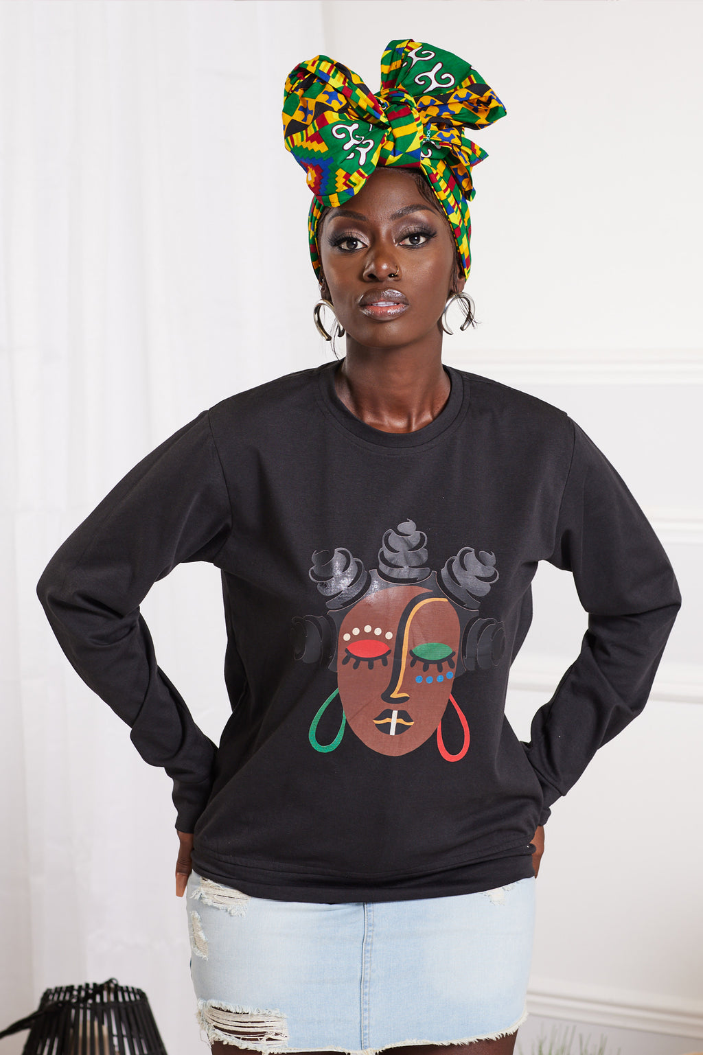 Urma Black Sweatshirt