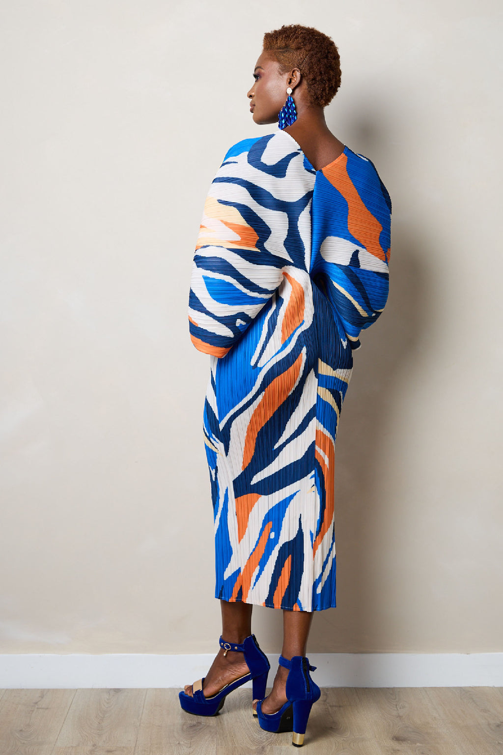 Onasi Abstract Wave Pleated Dress